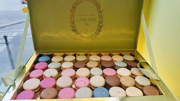 Champs-Élysées / Ladurée