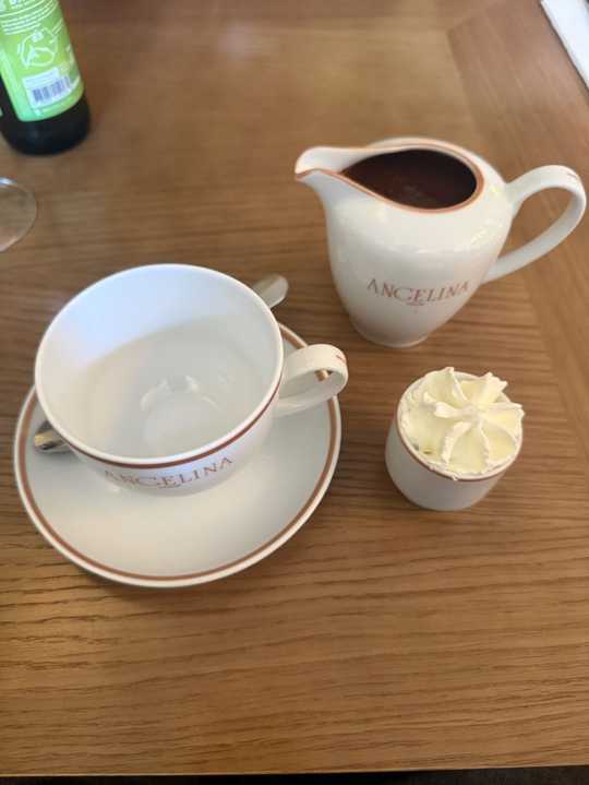A Paris café