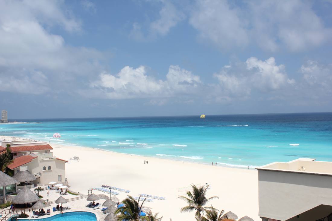The hotel zone & the Caribbean