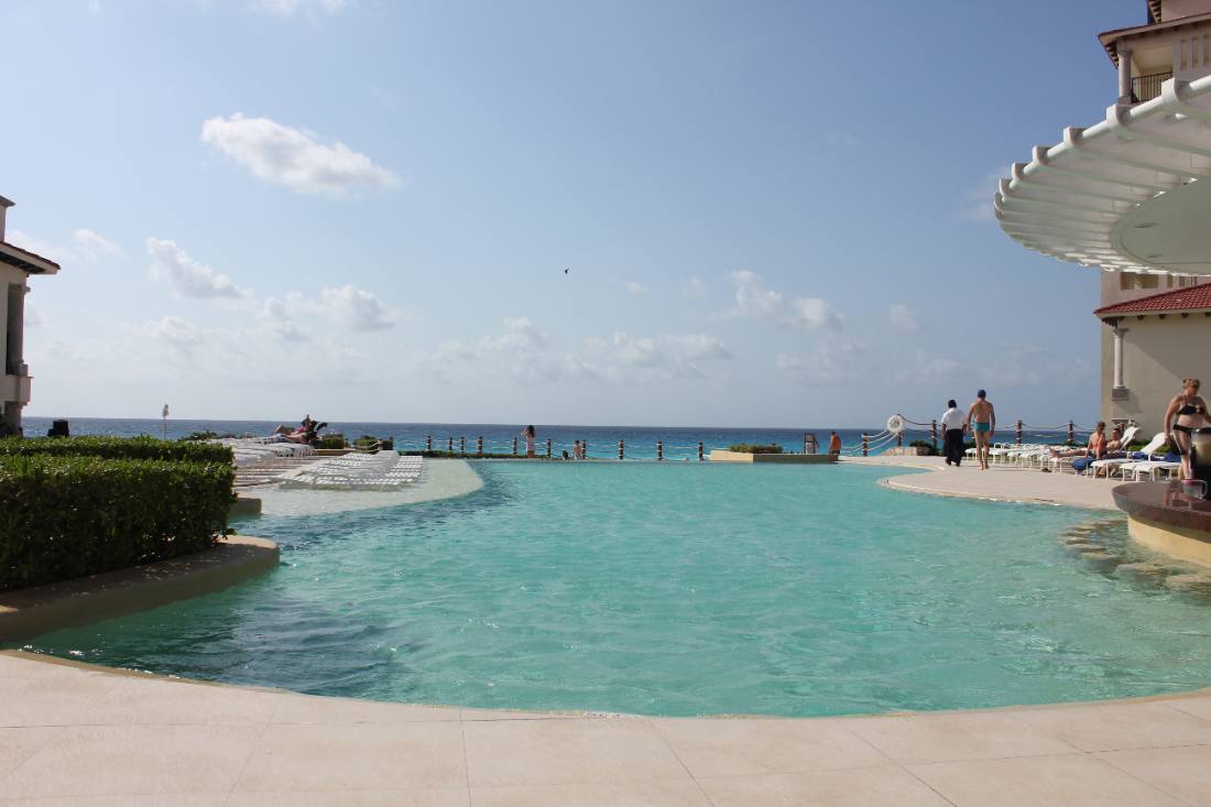 The hotel zone & the Caribbean