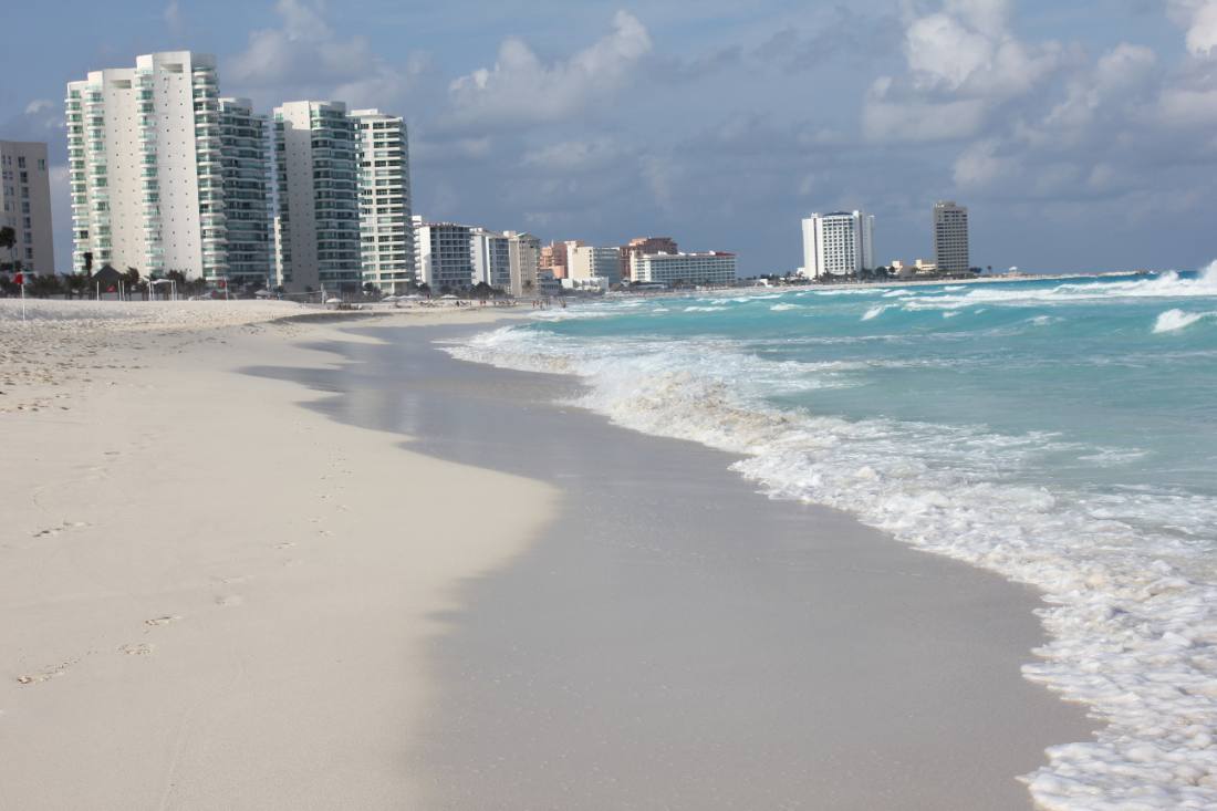 The hotel zone & the Caribbean