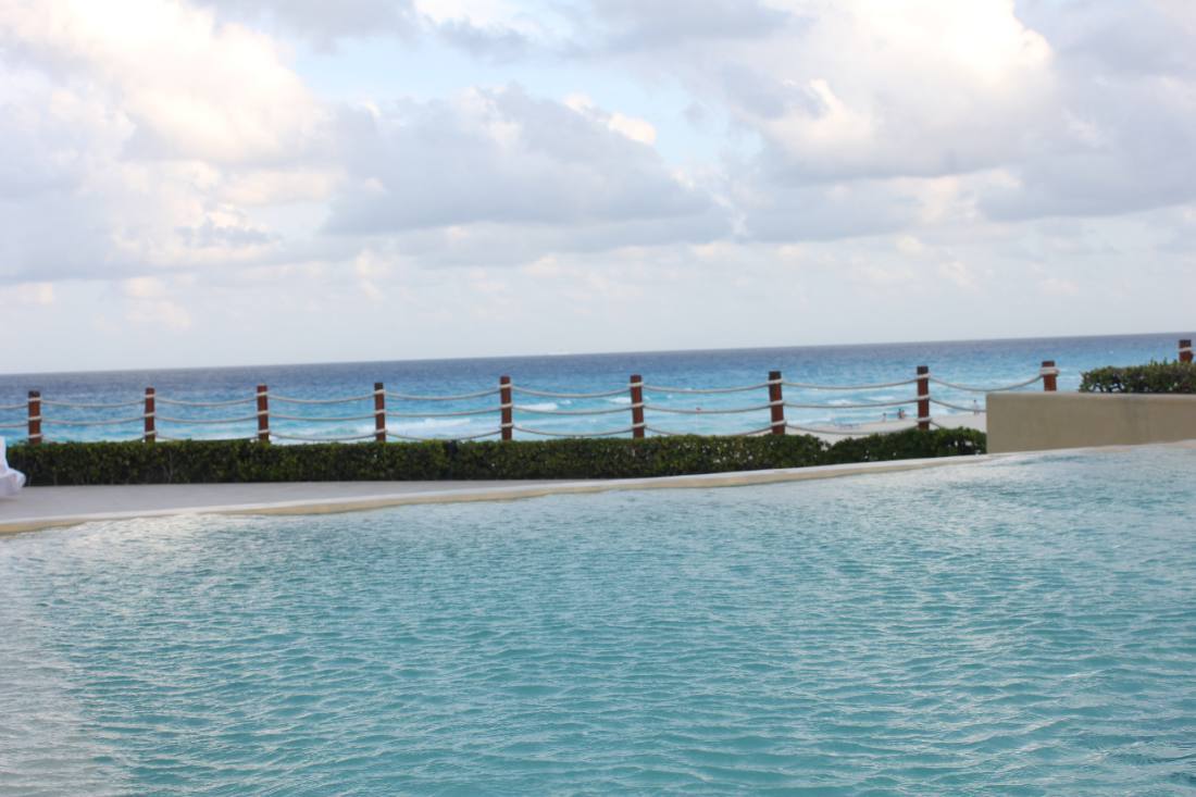 The hotel zone & the Caribbean