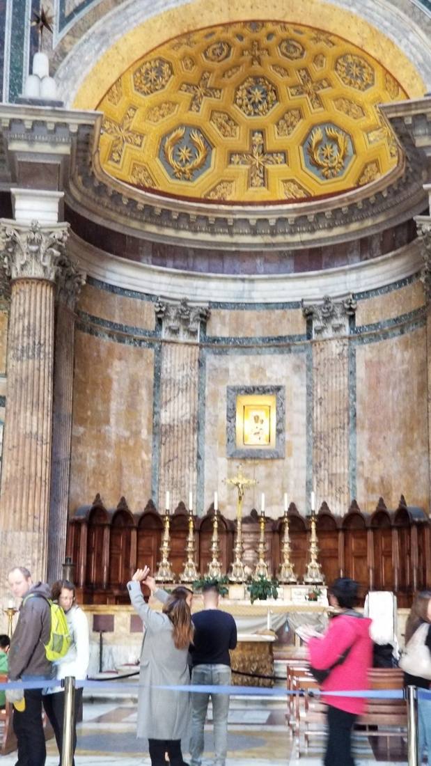 The Pantheon & the fountains