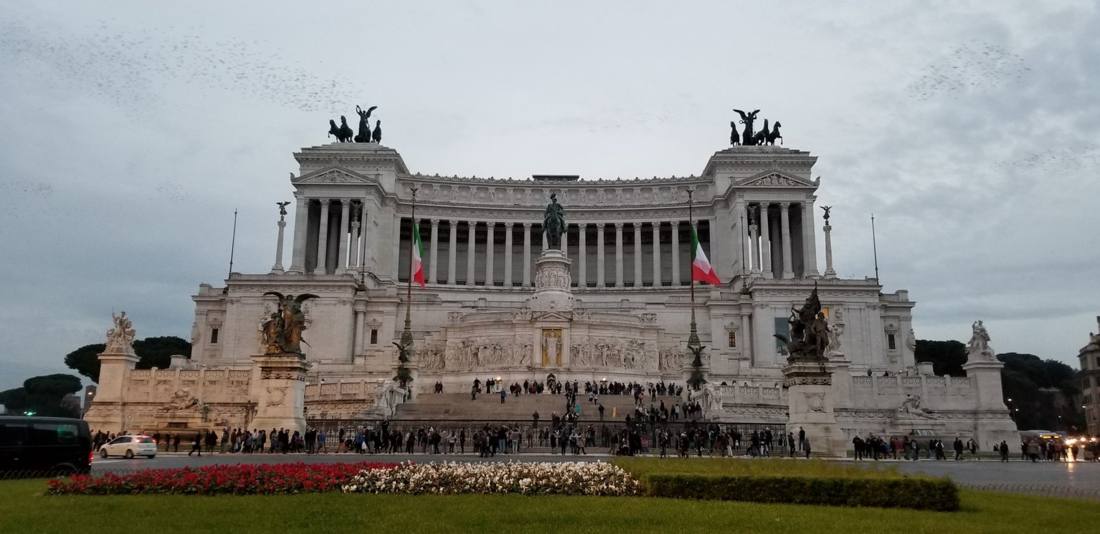 Rome's piazzas & monuments
