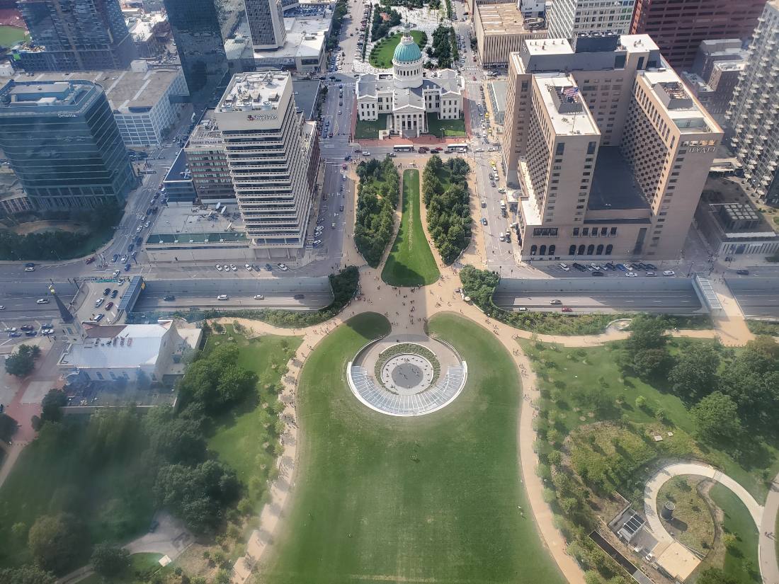 The Gateway Arch & the riverfront